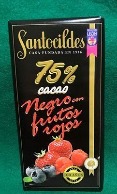 Negro con frutos rojos